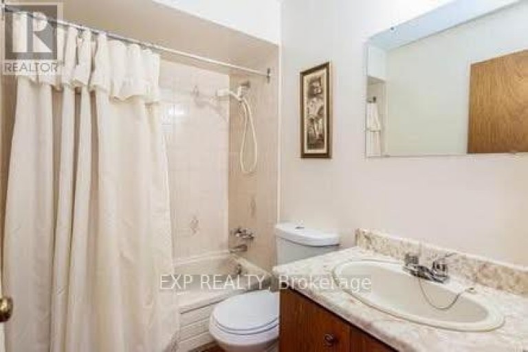 UPPER - 4308 CURIA CRESCENT, Mississauga (Rathwood), Ontario, L4Z2X4