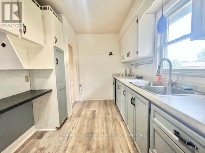 MAIN - 5904 CARMAN STREET, Niagara Falls (Downtown), Ontario, L2J1S1