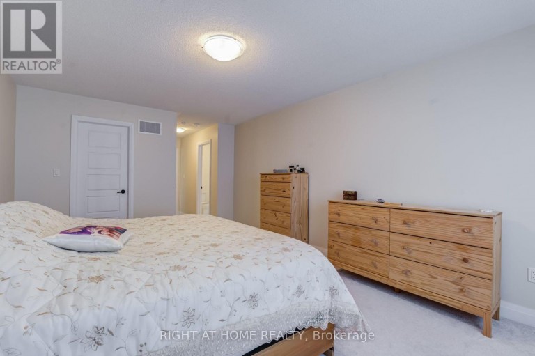 70 WESTLAKE CRESCENT, Bradford West Gwillimbury (Bradford), Ontario, L3Z4K4