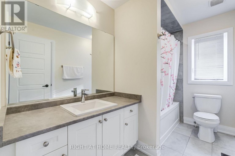 70 WESTLAKE CRESCENT, Bradford West Gwillimbury (Bradford), Ontario, L3Z4K4