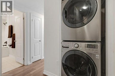 397 WESTWOOD Drive Unit# B Kitchener Ontario photo 21
