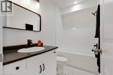 397 WESTWOOD Drive Unit# B Kitchener Ontario photo 22