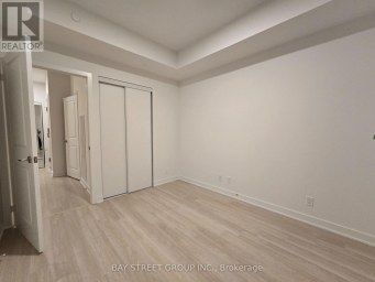 1806B - 50 UPPER MALL WAY Vaughan (Brownridge) Ontario photo 2