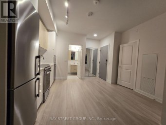 1806B - 50 UPPER MALL WAY Vaughan (Brownridge) Ontario photo 7