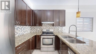 138 SUN KING CRESCENT Barrie (Innis-Shore) Ontario photo 11