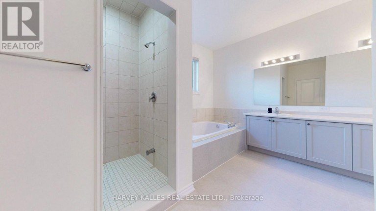 56 CHARLES WHITE COURT, East Gwillimbury (Sharon), Ontario, L0G1V0