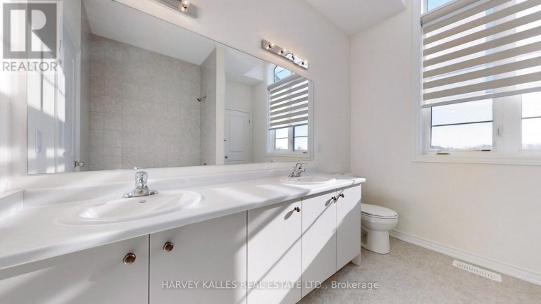 56 CHARLES WHITE COURT, East Gwillimbury (Sharon), Ontario, L0G1V0