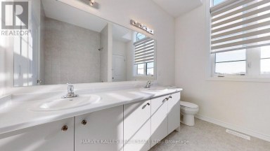56 CHARLES WHITE COURT East Gwillimbury (Sharon) Ontario photo 16