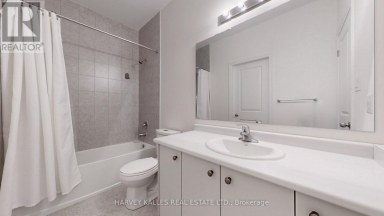 56 CHARLES WHITE COURT East Gwillimbury (Sharon) Ontario photo 18