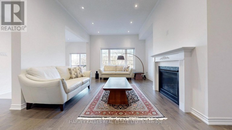 56 CHARLES WHITE COURT, East Gwillimbury (Sharon), Ontario, L0G1V0
