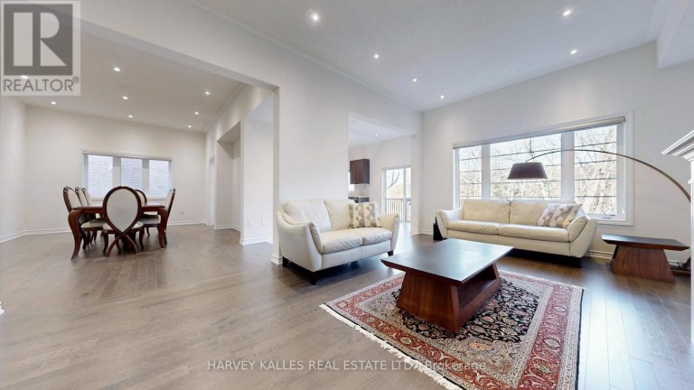 56 CHARLES WHITE COURT, East Gwillimbury (Sharon), Ontario, L0G1V0