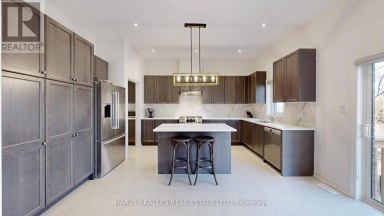 56 CHARLES WHITE COURT East Gwillimbury (Sharon) Ontario photo 6