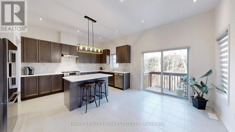 56 CHARLES WHITE COURT, East Gwillimbury (Sharon), Ontario, L0G1V0
