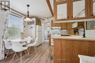 218 BEACH ROAD Centre Wellington Ontario photo 11