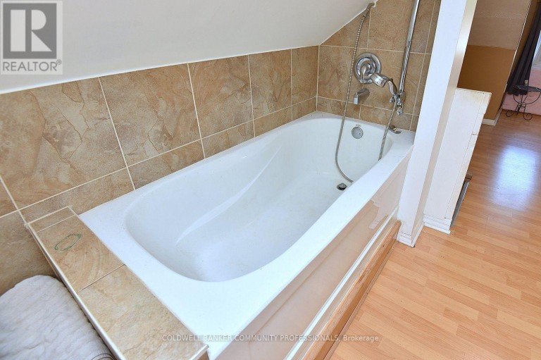 180 PROVINCE STREET N, Hamilton (Crown Point), Ontario, L8H4H8