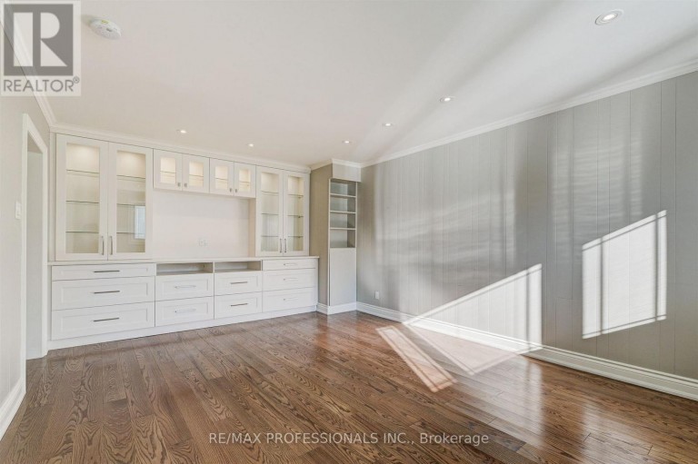 64 RAVENSBOURNE CRESCENT, Toronto (Princess-Rosethorn), Ontario, M9A2A8
