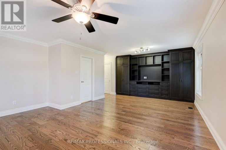 64 RAVENSBOURNE CRESCENT, Toronto (Princess-Rosethorn), Ontario, M9A2A8