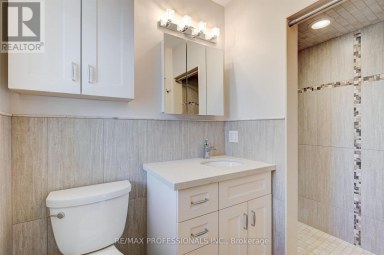 64 RAVENSBOURNE CRESCENT Toronto (Princess-Rosethorn) Ontario photo 15