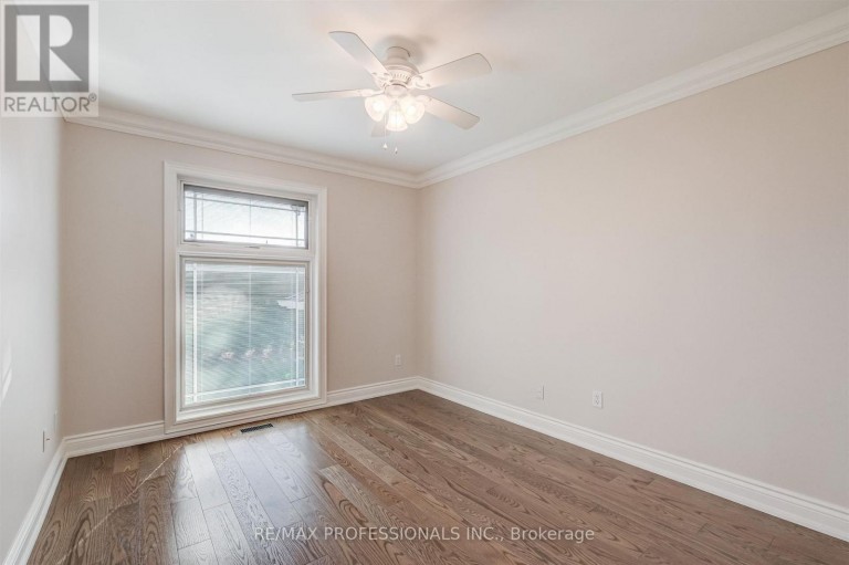 64 RAVENSBOURNE CRESCENT, Toronto (Princess-Rosethorn), Ontario, M9A2A8