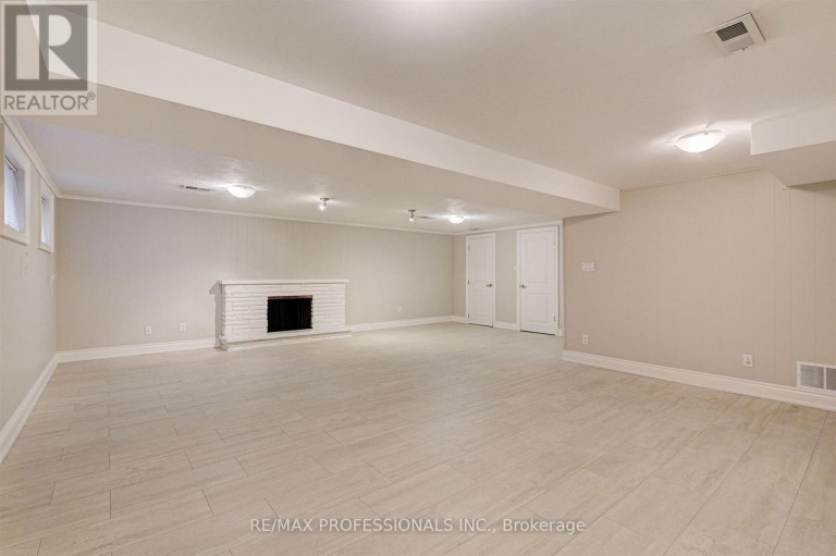 64 RAVENSBOURNE CRESCENT, Toronto (Princess-Rosethorn), Ontario, M9A2A8