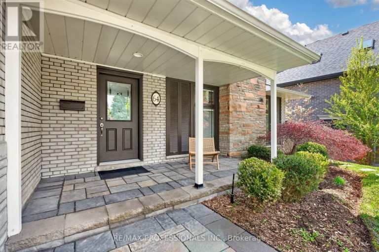 64 RAVENSBOURNE CRESCENT, Toronto (Princess-Rosethorn), Ontario, M9A2A8