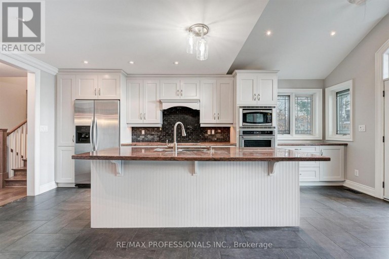 64 RAVENSBOURNE CRESCENT, Toronto (Princess-Rosethorn), Ontario, M9A2A8