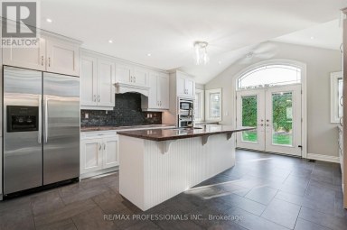 64 RAVENSBOURNE CRESCENT Toronto (Princess-Rosethorn) Ontario photo 8