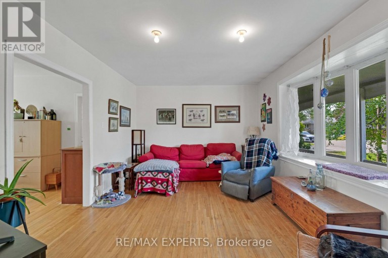 307 PEARL STREET, Caledon (Bolton West), Ontario, L7E4Z2