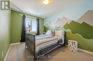 14 SADLER STREET Centre Wellington (Fergus) Ontario photo 22
