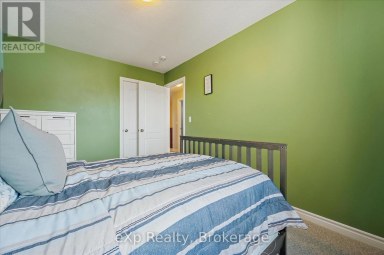 14 SADLER STREET Centre Wellington (Fergus) Ontario photo 23