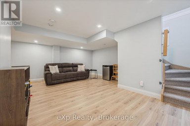 14 SADLER STREET Centre Wellington (Fergus) Ontario photo 25