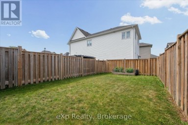 14 SADLER STREET Centre Wellington (Fergus) Ontario photo 32