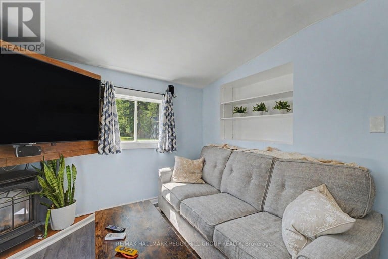 60 LAIDLAW STREET, Wasaga Beach, Ontario, L9Z2L2
