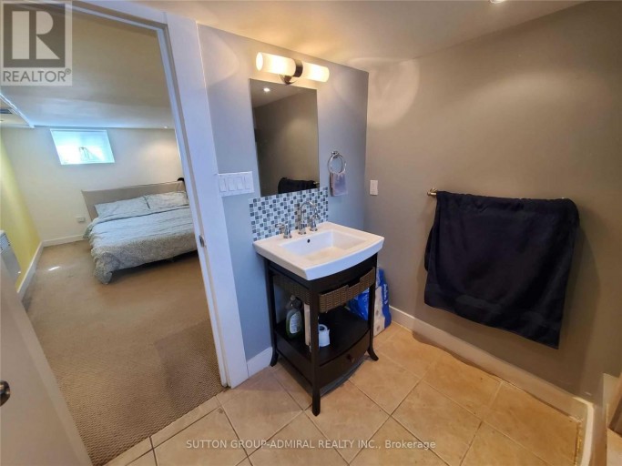 LOWER - 31 GILPIN AVENUE, Toronto (Keelesdale-Eglinton West), Ontario, M6M1G7