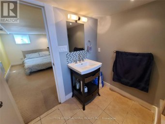 LOWER - 31 GILPIN AVENUE Toronto (Keelesdale-Eglinton West) Ontario photo 2