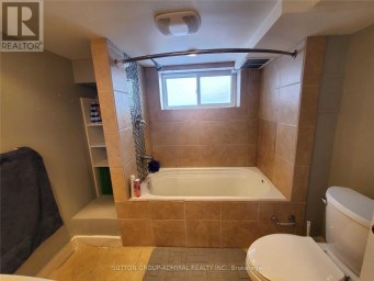 LOWER - 31 GILPIN AVENUE Toronto (Keelesdale-Eglinton West) Ontario photo 3