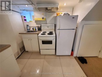 LOWER - 31 GILPIN AVENUE Toronto (Keelesdale-Eglinton West) Ontario photo 5