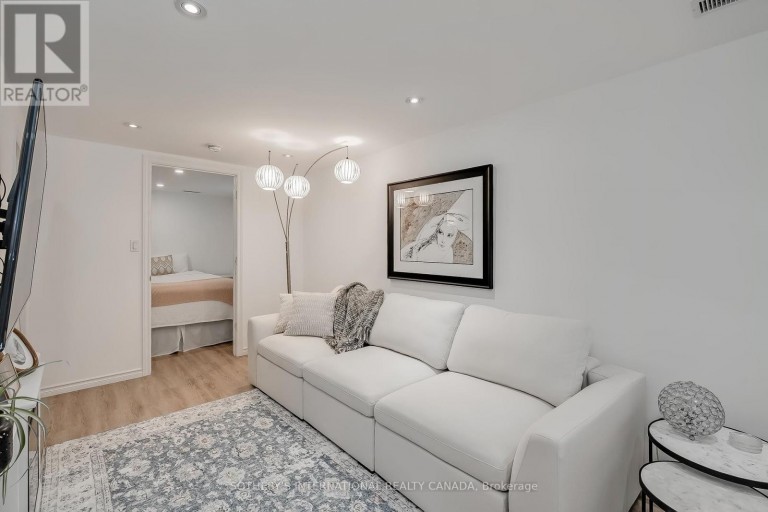 12 PEEL STREET S, Hamilton (Strathcona), Ontario, L9H3E2