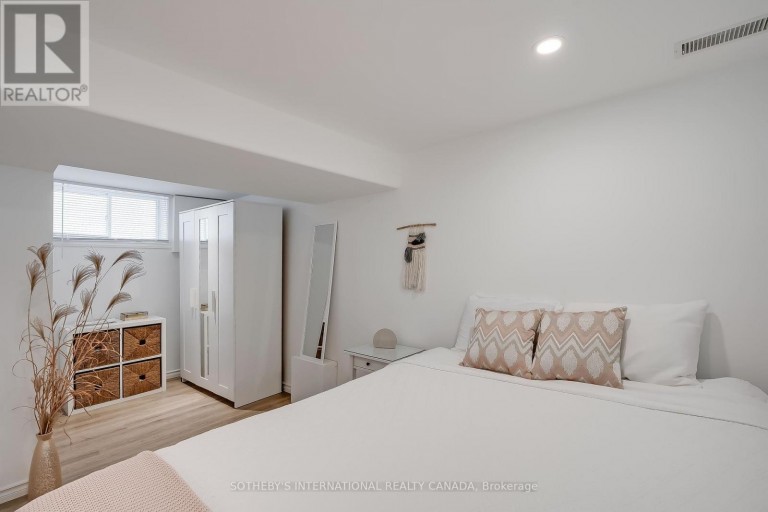 12 PEEL STREET S, Hamilton (Strathcona), Ontario, L9H3E2