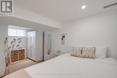 12 PEEL STREET S Hamilton (Strathcona) Ontario photo 16