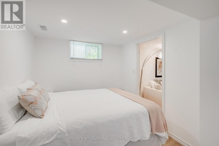 12 PEEL STREET S, Hamilton (Strathcona), Ontario, L9H3E2