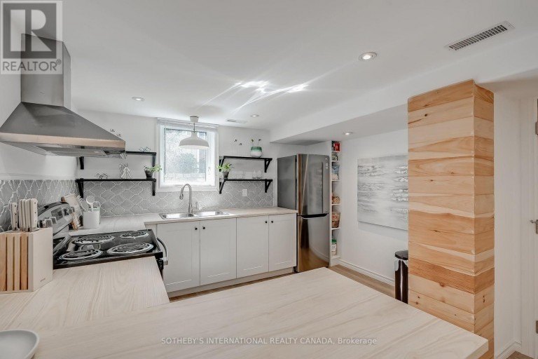 12 PEEL STREET S, Hamilton (Strathcona), Ontario, L9H3E2