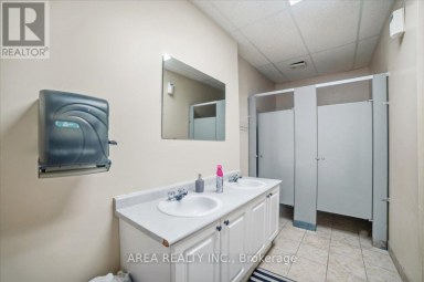 166 HIGHWAY 8 Hamilton (Stoney Creek) Ontario photo 6