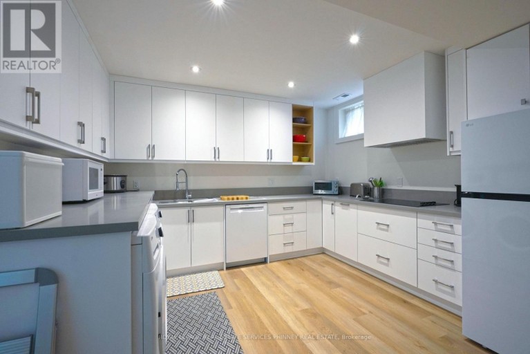 1413 QUEEN VICTORIA AVENUE, Mississauga (Lorne Park), Ontario, L5H3H2