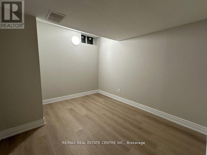 BSMT - 5418 LOONLAKE AVENUE, Mississauga (East Credit), Ontario, L5V2E1