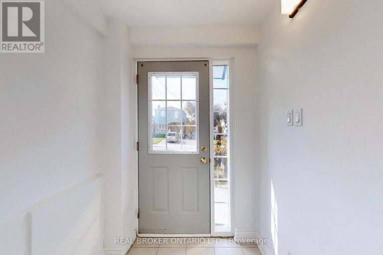 MAIN - 102 BOWIE AVENUE, Toronto (Briar Hill-Belgravia), Ontario, M6E2P7