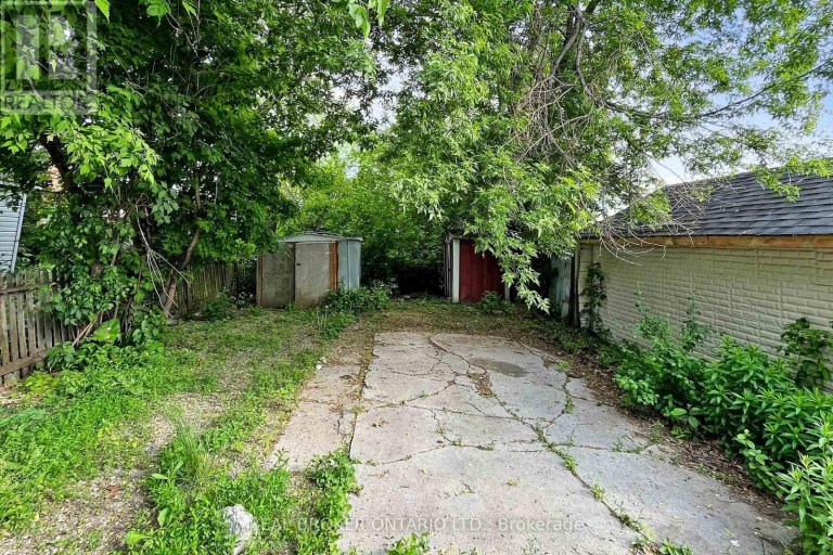 MAIN - 102 BOWIE AVENUE, Toronto (Briar Hill-Belgravia), Ontario, M6E2P7