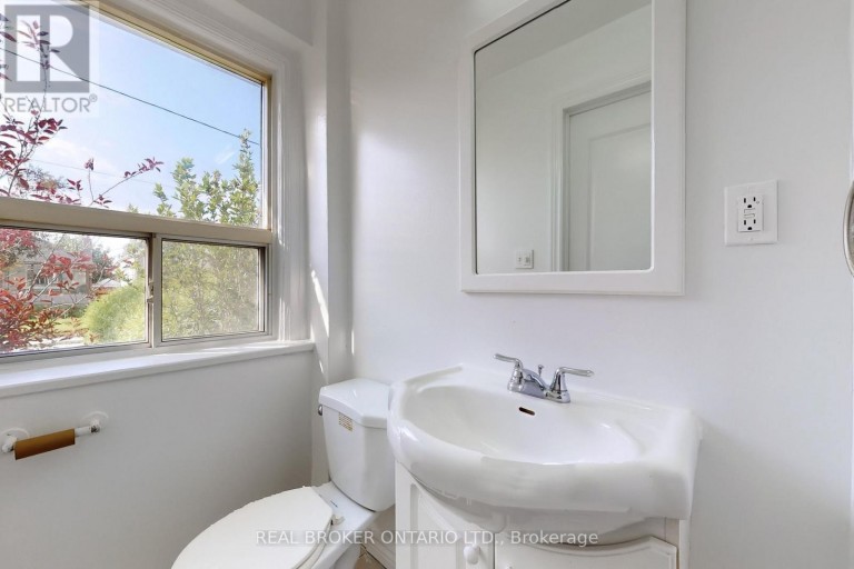 MAIN - 102 BOWIE AVENUE, Toronto (Briar Hill-Belgravia), Ontario, M6E2P7
