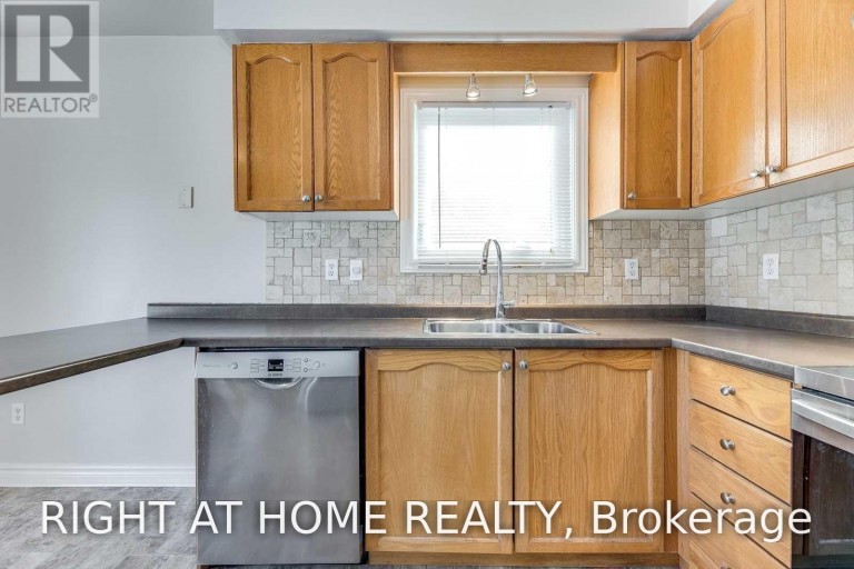 96 HOWELL ROAD, Oakville (RO River Oaks), Ontario, L6H5Z4