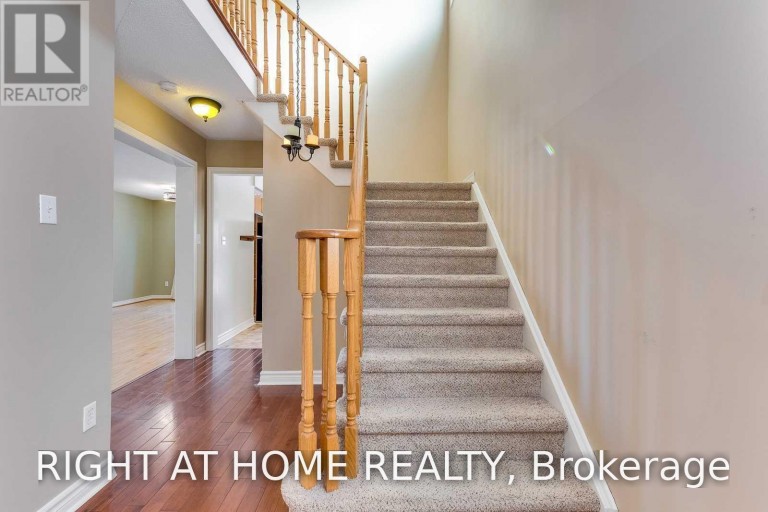 96 HOWELL ROAD, Oakville (RO River Oaks), Ontario, L6H5Z4
